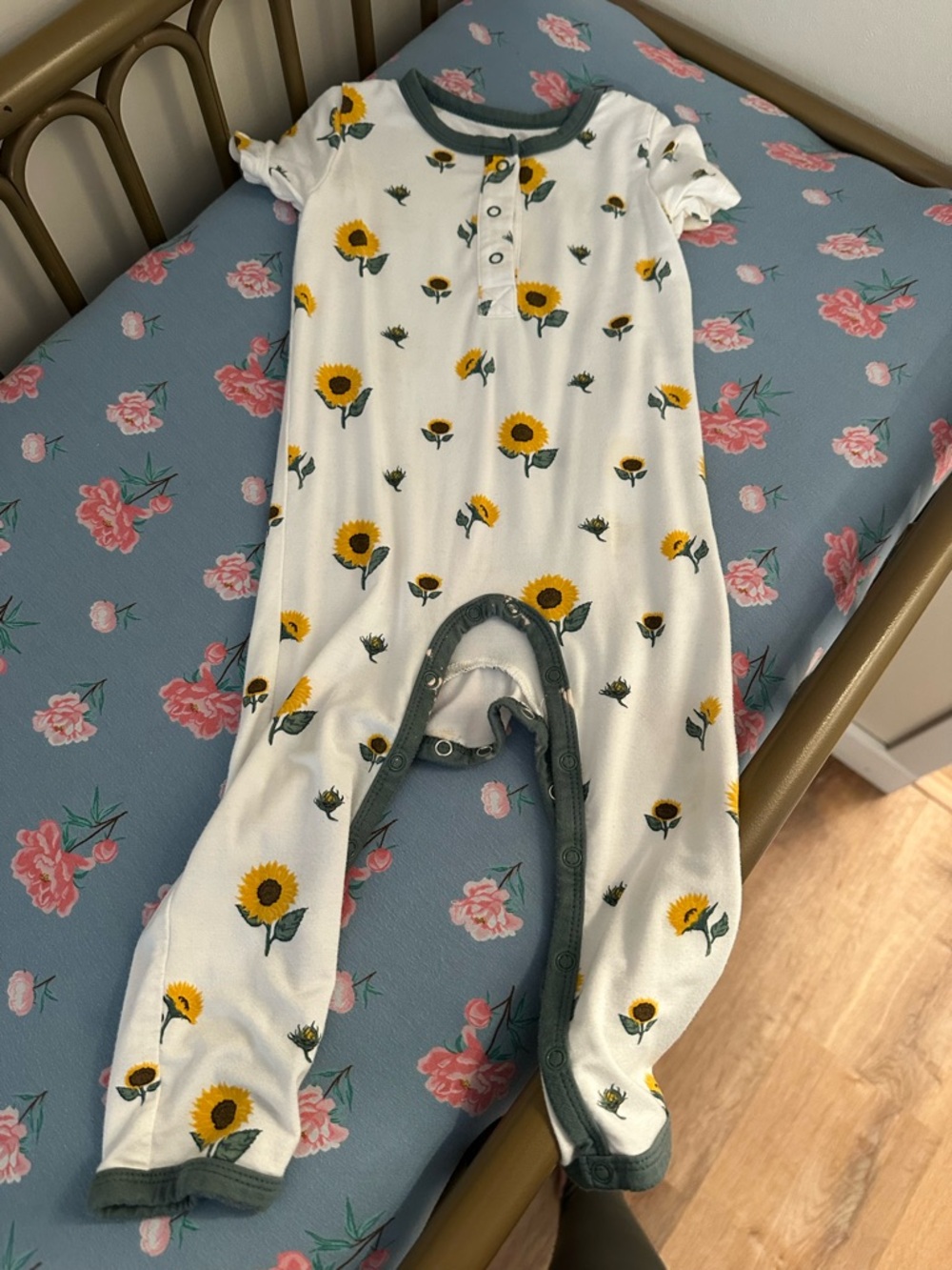Kyte BABY White Sunflower Footie with Green Trim